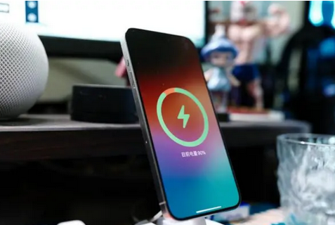 寿光苹果15换屏服务分享用什么充电器给iPhone15充电更好 
